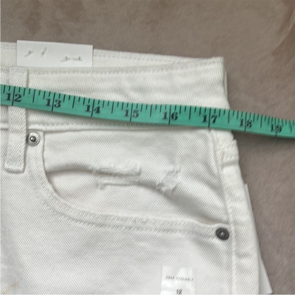 Summertime NWT (Flaw) Sz 12 Free Assembly White Denim Shorts - Picture 4 of 10